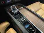 Volvo XC60 2023 Musta