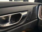 Volvo XC60 2023 Musta