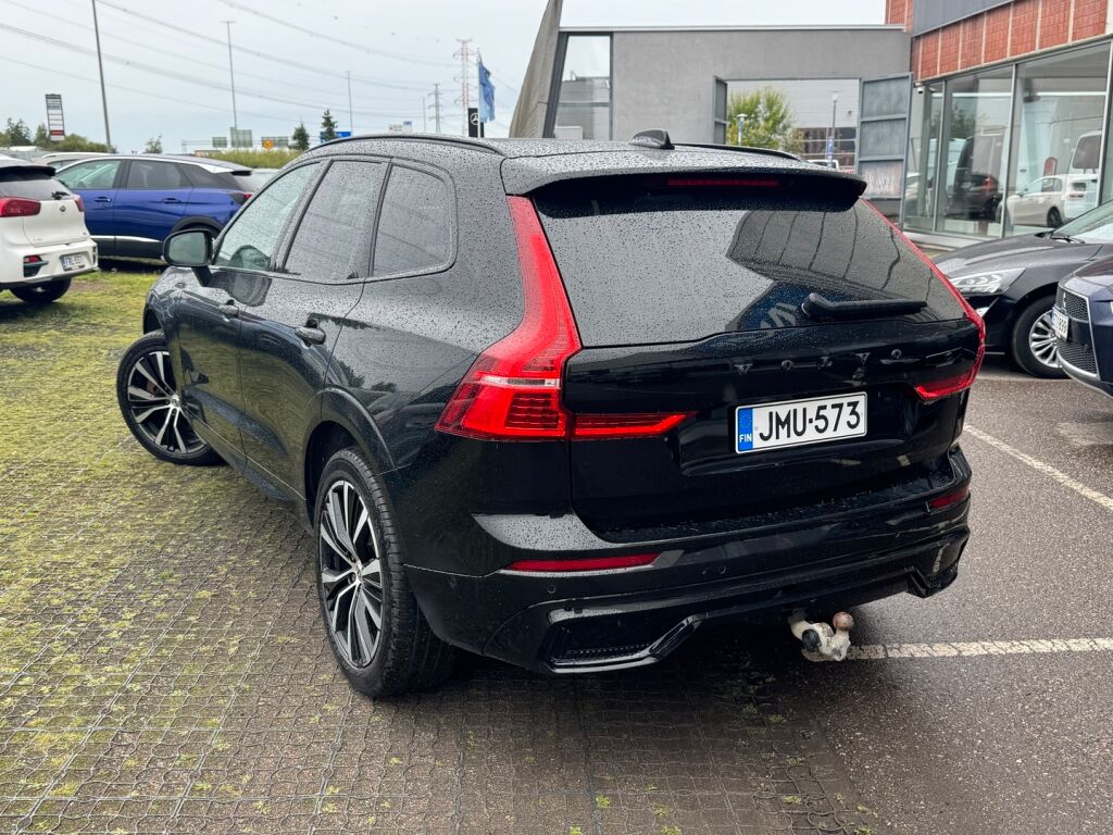 Volvo XC60 2023 Musta