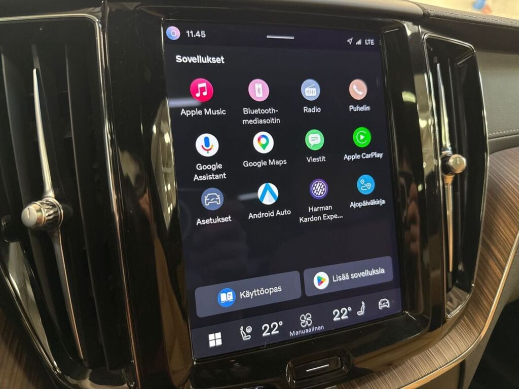 Volvo XC60 2023 Musta