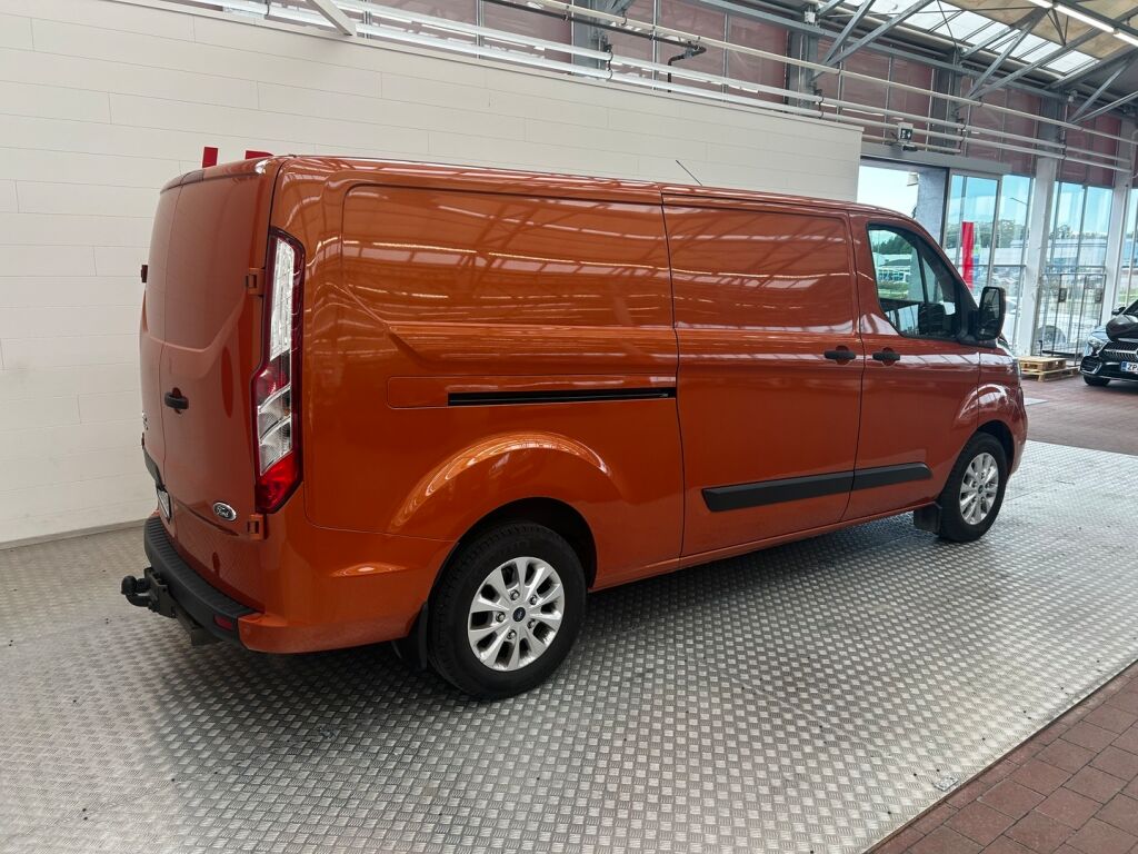 Ford Transit Custom 2023 Oranssi