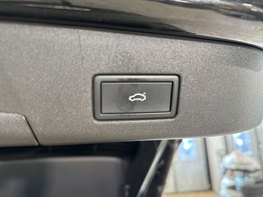 Volkswagen ID.4 2023 Musta