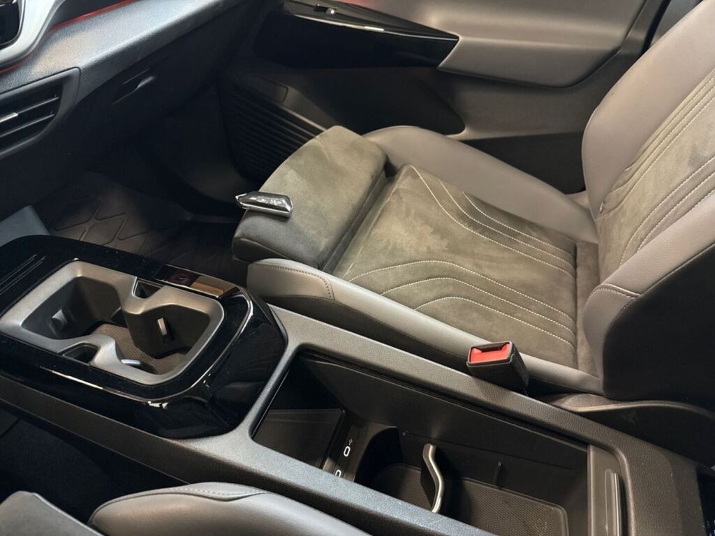 Volkswagen ID.4 2023 Musta