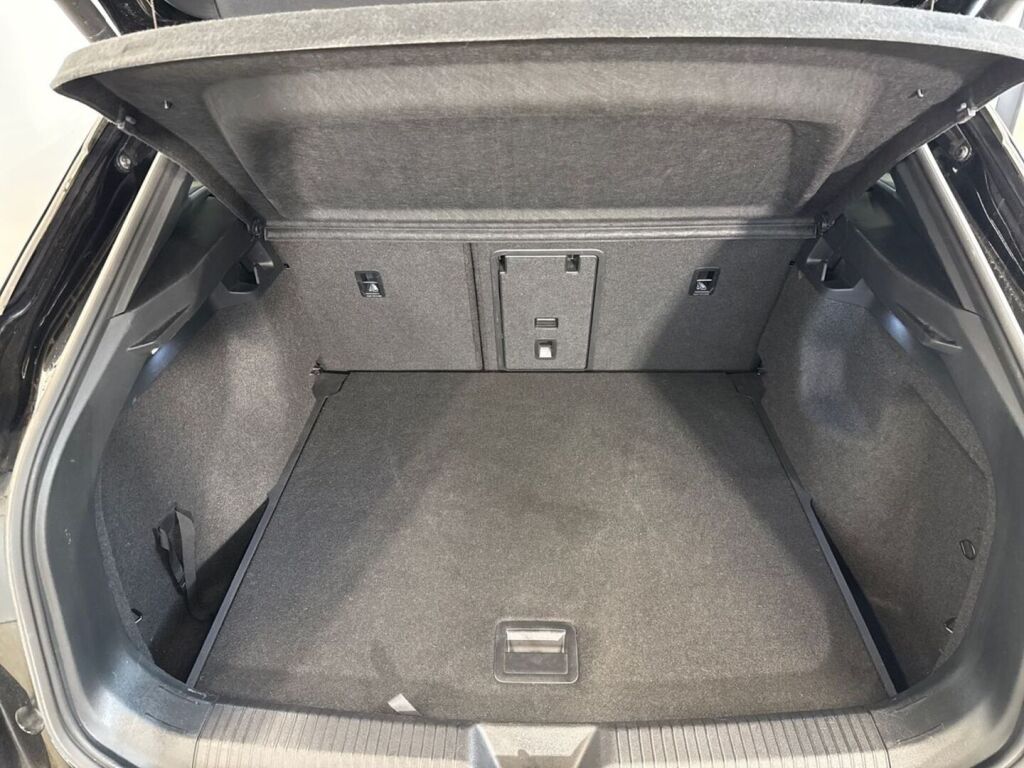 Volkswagen ID.4 2023 Musta