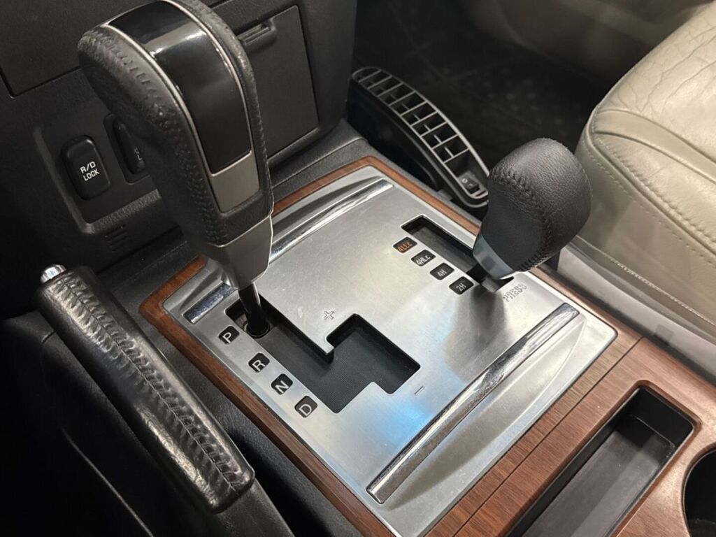 Mitsubishi Pajero 2011 Musta