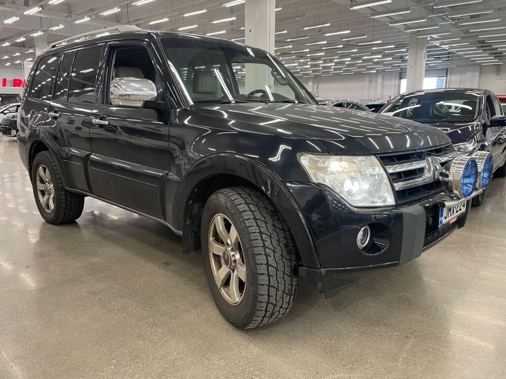 Mitsubishi Pajero 2011 Musta