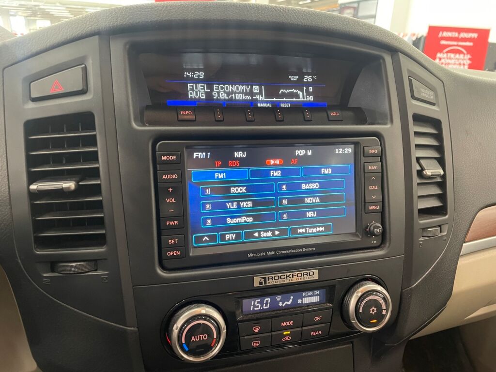 Mitsubishi Pajero 2011 Musta