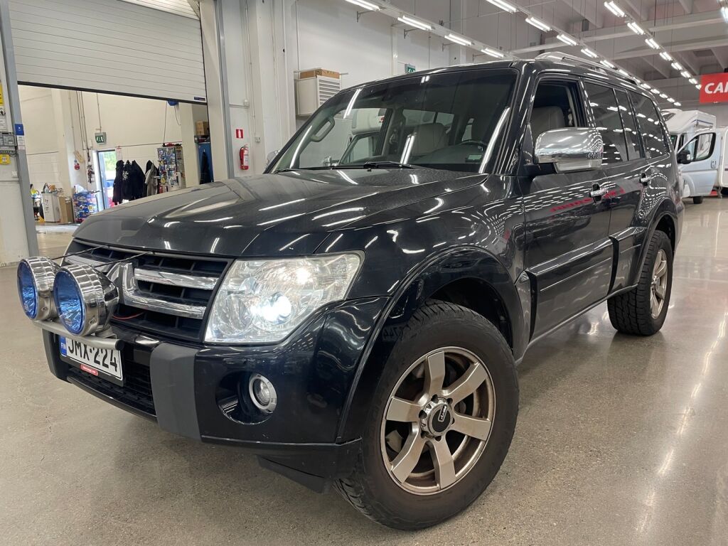 Mitsubishi Pajero 2011 Musta