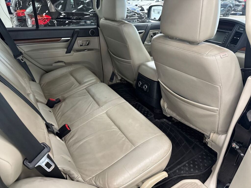 Mitsubishi Pajero 2011 Musta