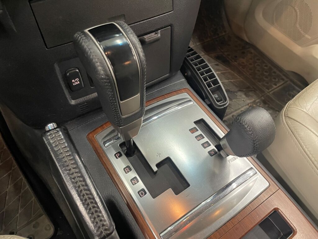 Mitsubishi Pajero 2011 Musta