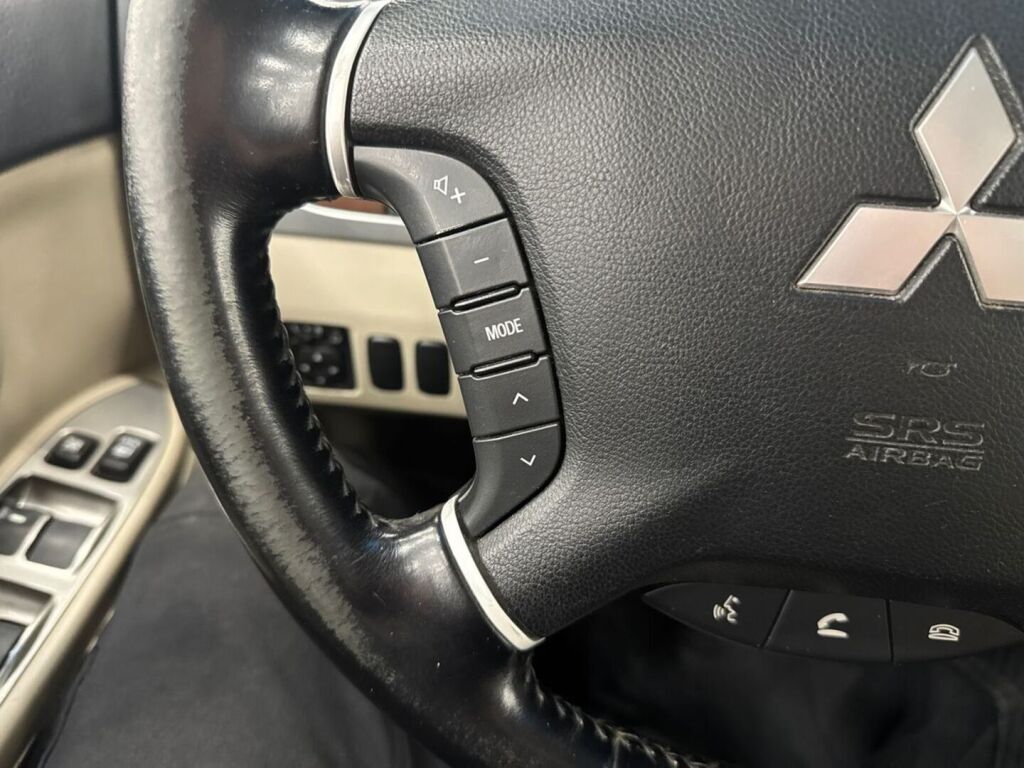 Mitsubishi Pajero 2011 Musta