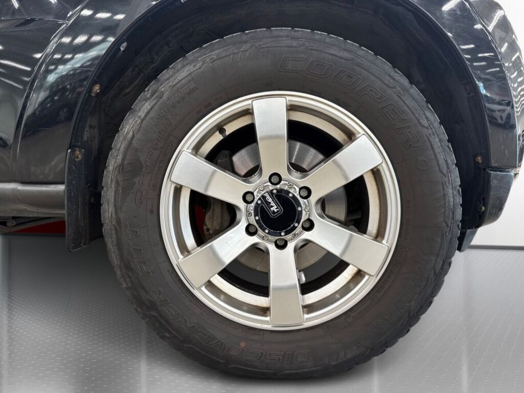 Mitsubishi Pajero 2011 Musta
