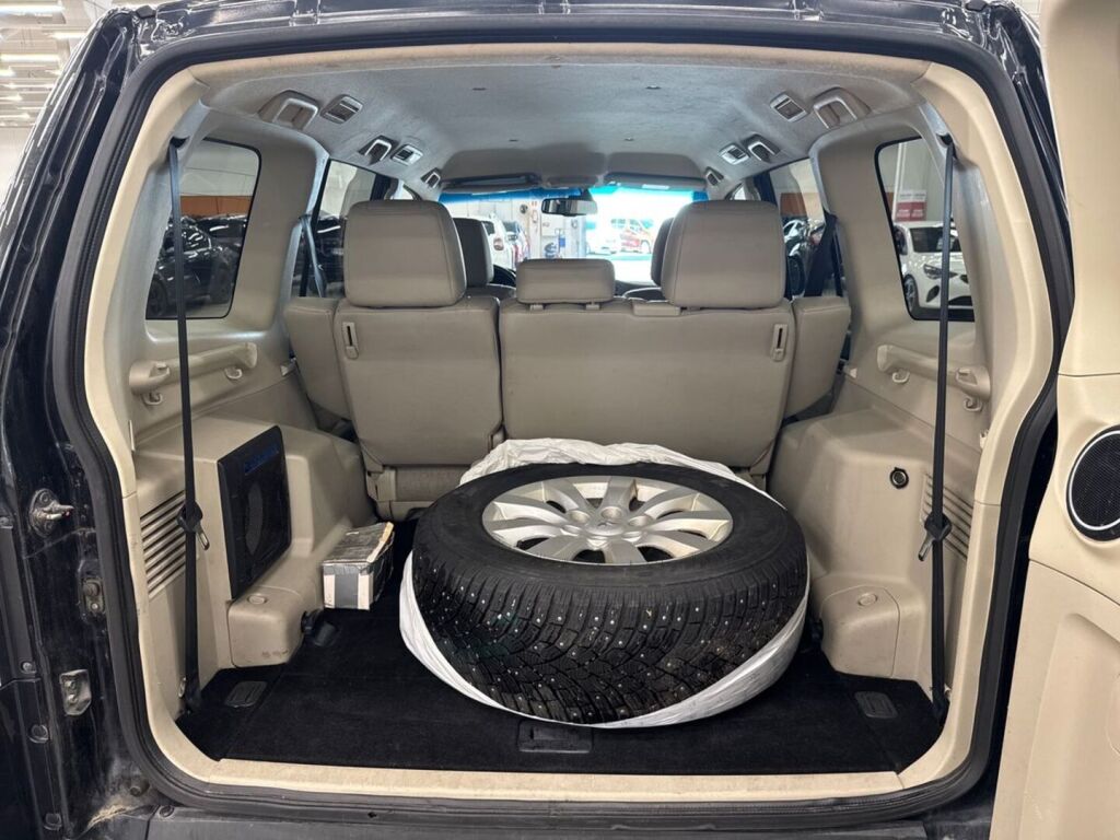 Mitsubishi Pajero 2011 Musta