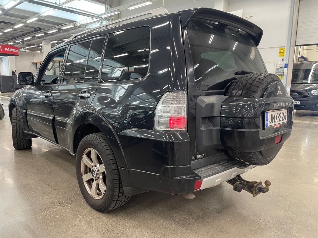 Mitsubishi Pajero 2011 Musta