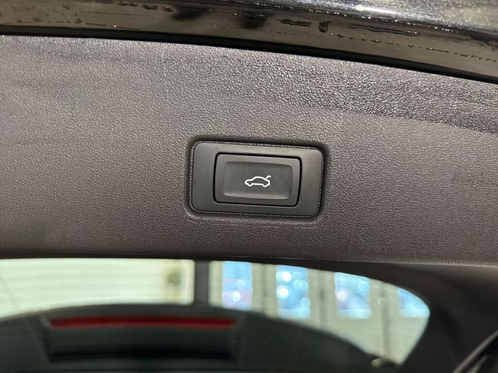 Audi Q4 e-tron 2023 Musta