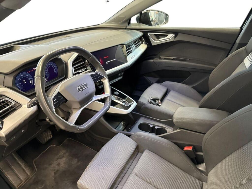 Audi Q4 e-tron 2023 Musta
