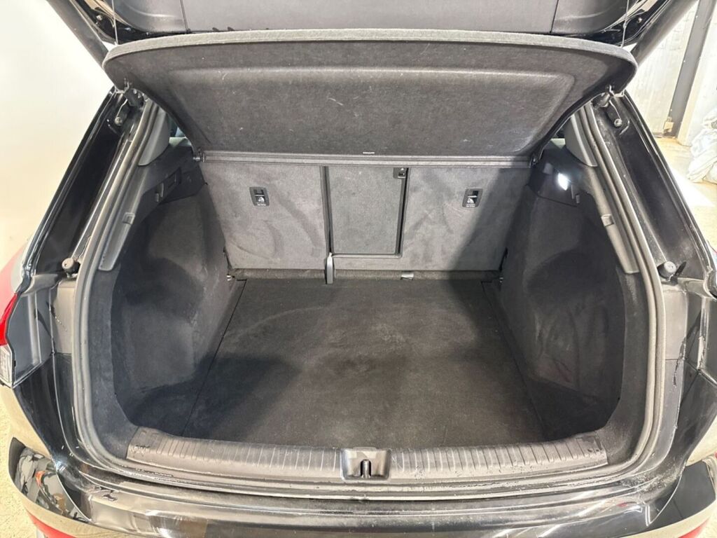 Audi Q4 e-tron 2023 Musta