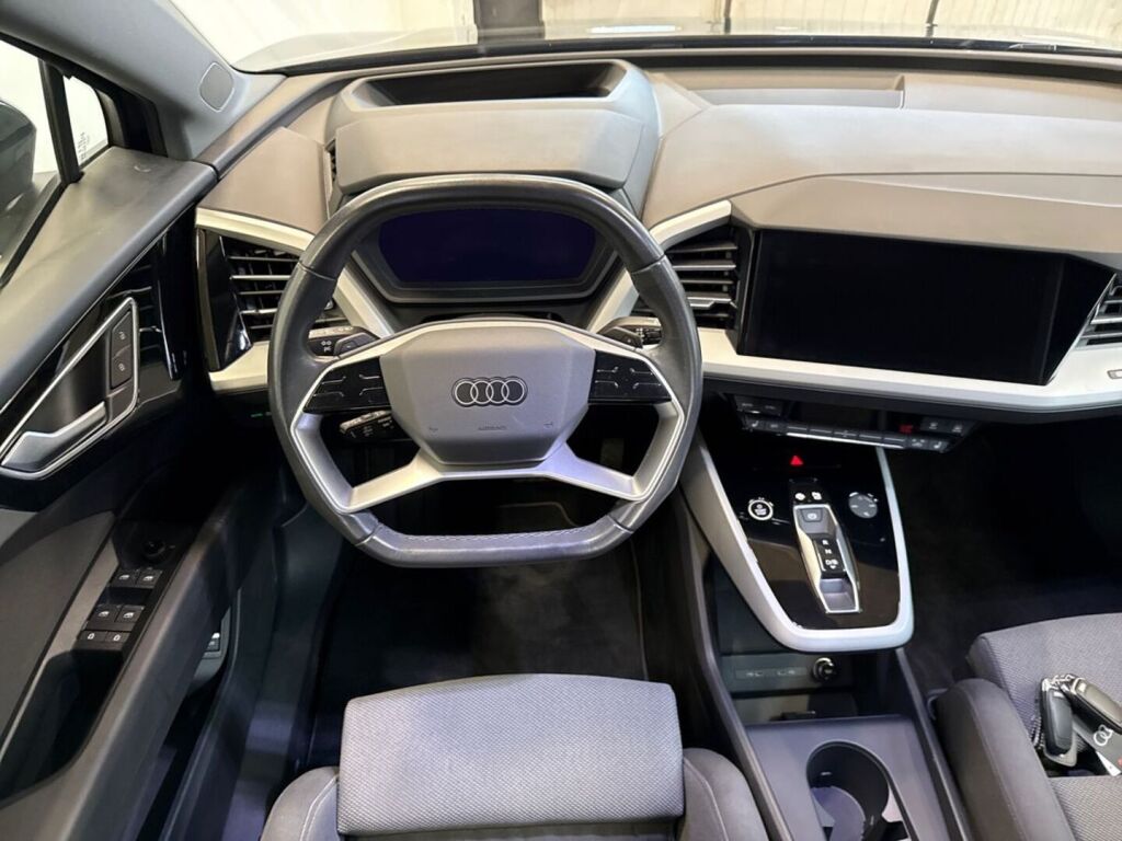 Audi Q4 e-tron 2023 Musta