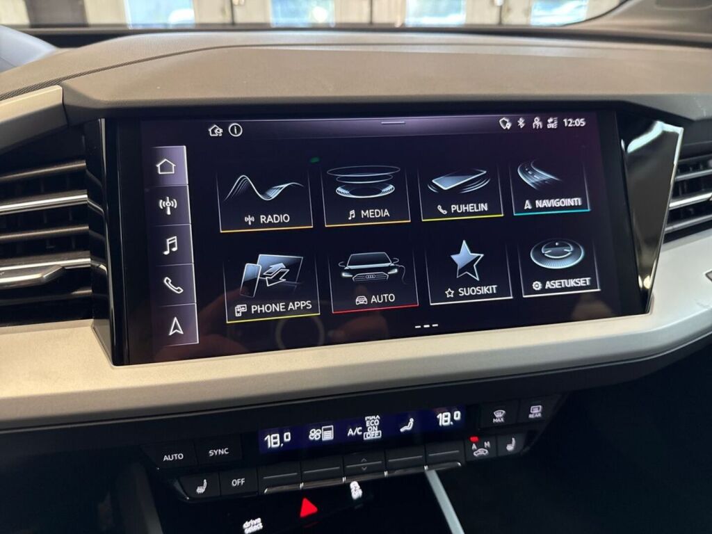 Audi Q4 e-tron 2023 Musta