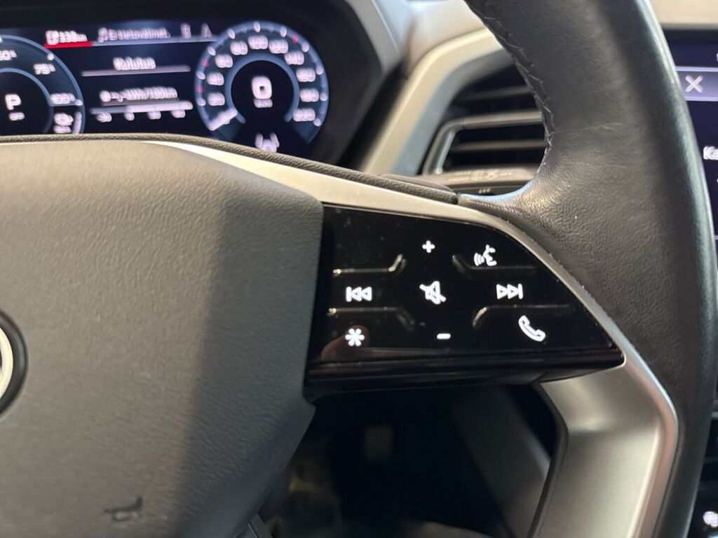 Audi Q4 e-tron 2023 Musta