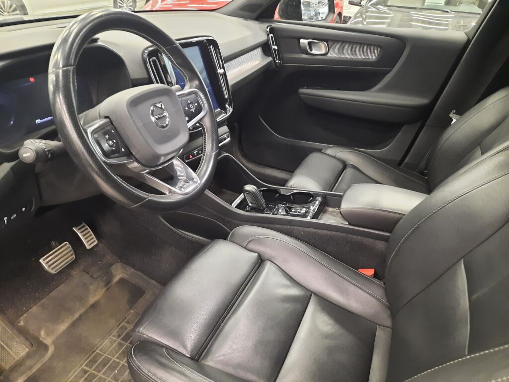 Volvo XC40 2020 Musta