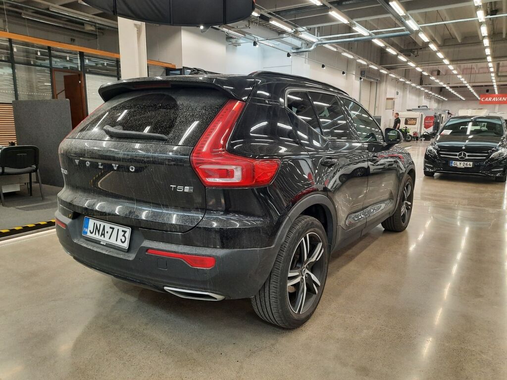 Volvo XC40 2020 Musta