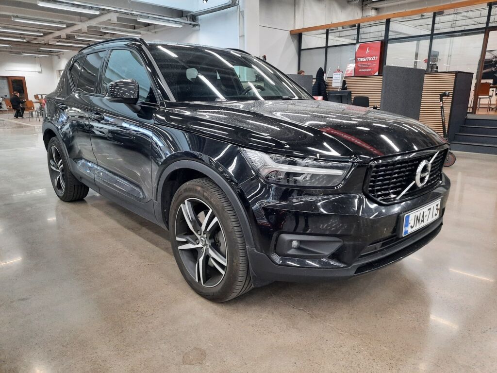 Volvo XC40 2020 Musta