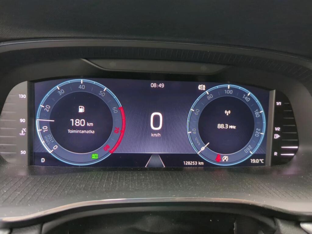 Skoda Octavia 2023 Sininen