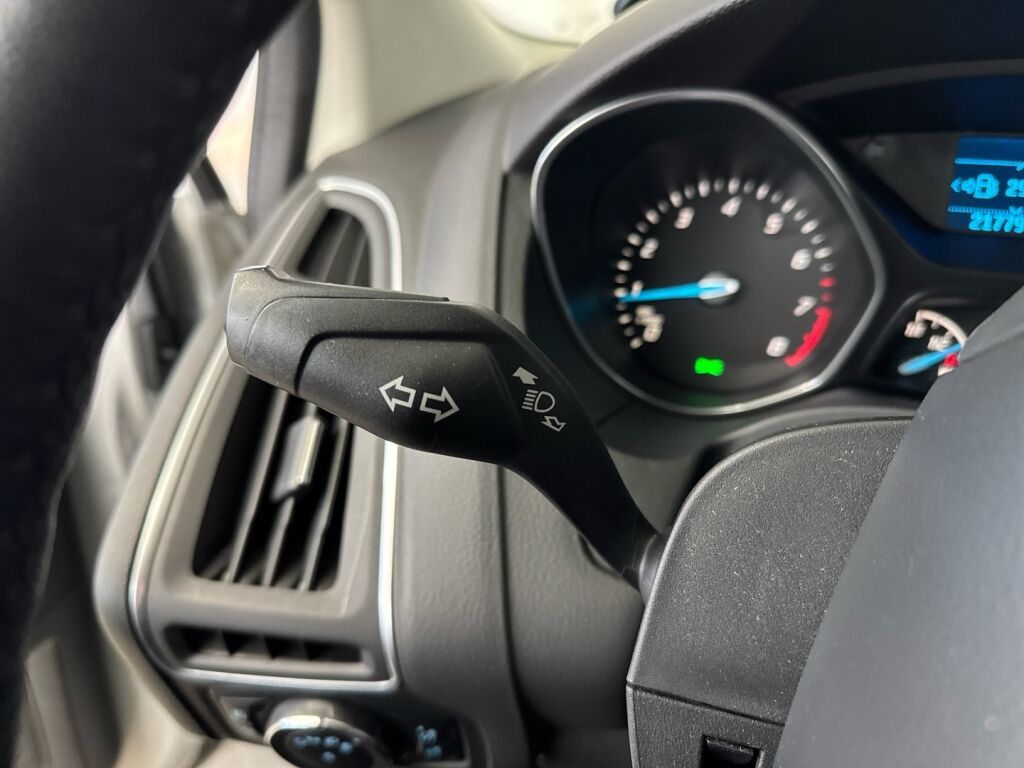 Ford Focus 2014 Harmaa