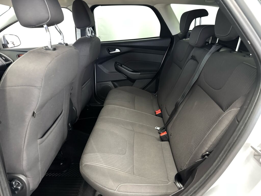 Ford Focus 2014 Harmaa