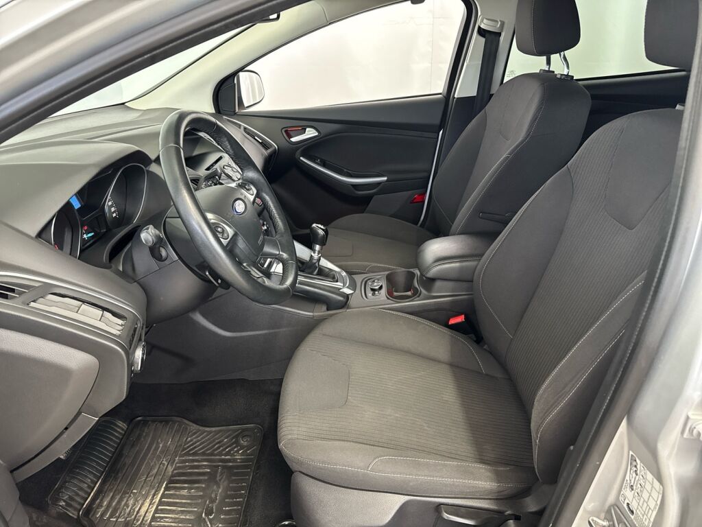 Ford Focus 2014 Harmaa