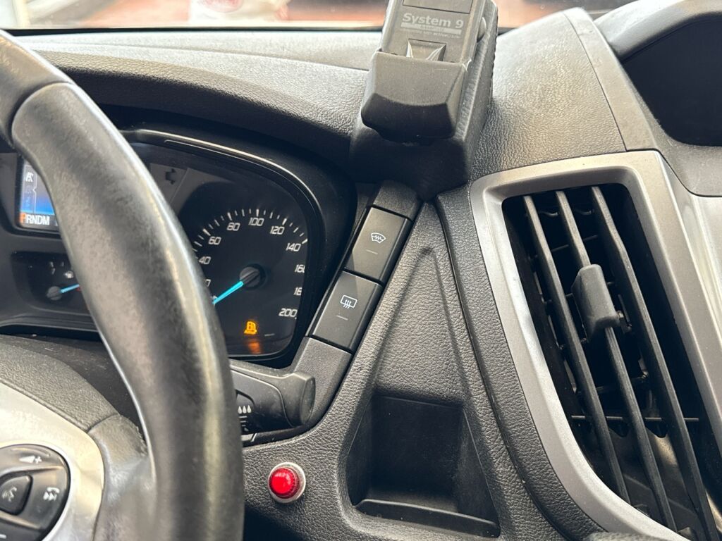Ford Transit 2019 Valkoinen