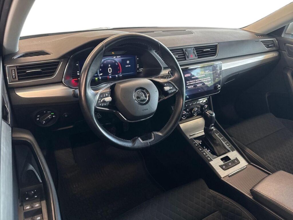 Skoda Superb 2024 Harmaa