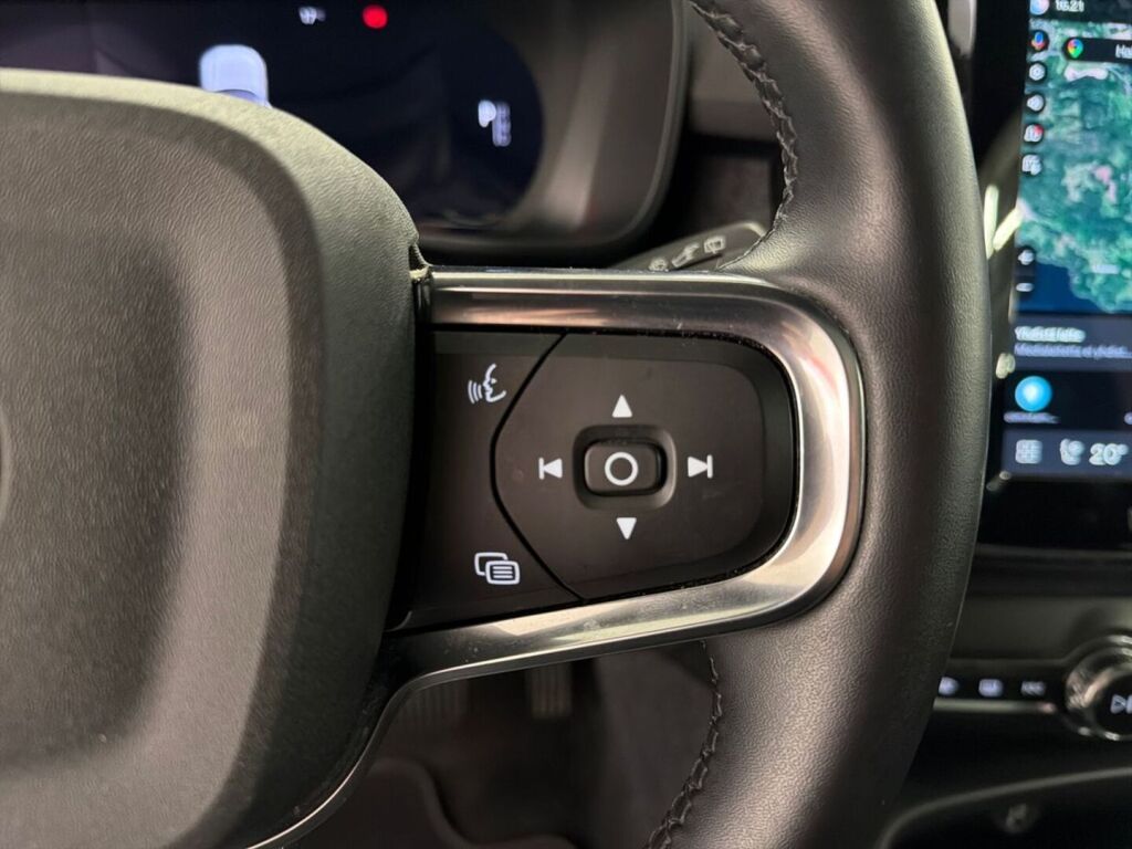 Volvo XC40 2024 Sininen