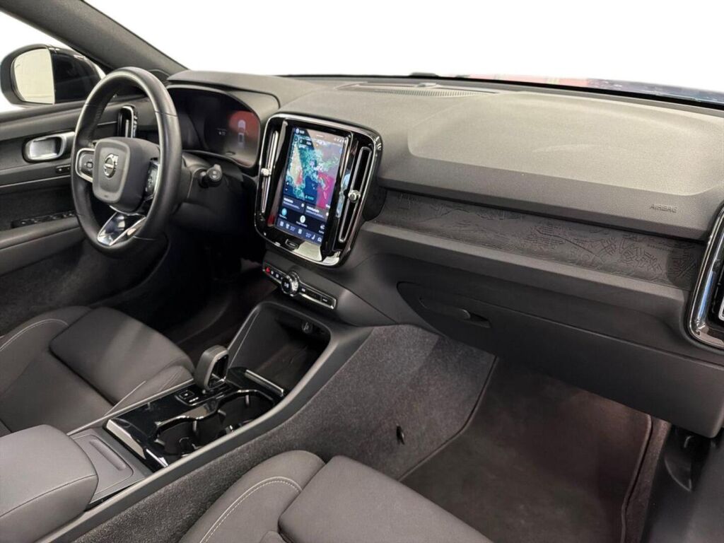 Volvo XC40 2024 Sininen