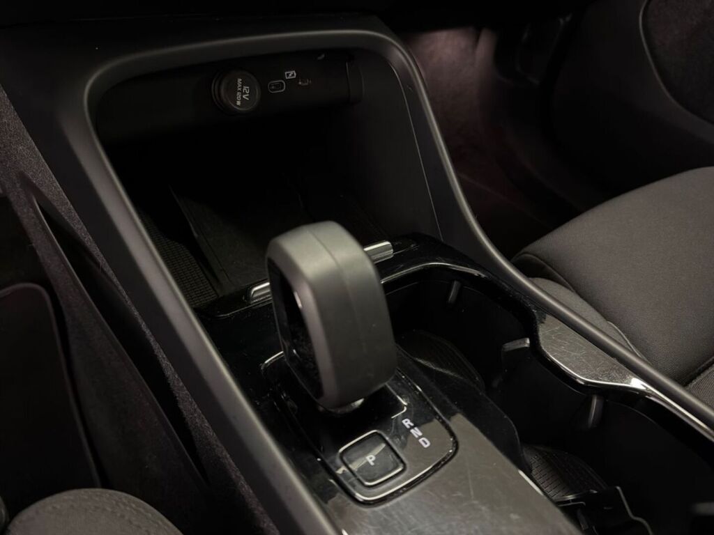 Volvo XC40 2024 Sininen