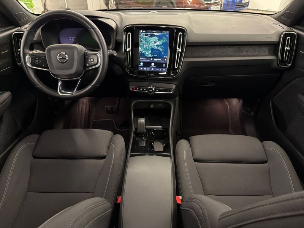 Volvo XC40 2024 Sininen