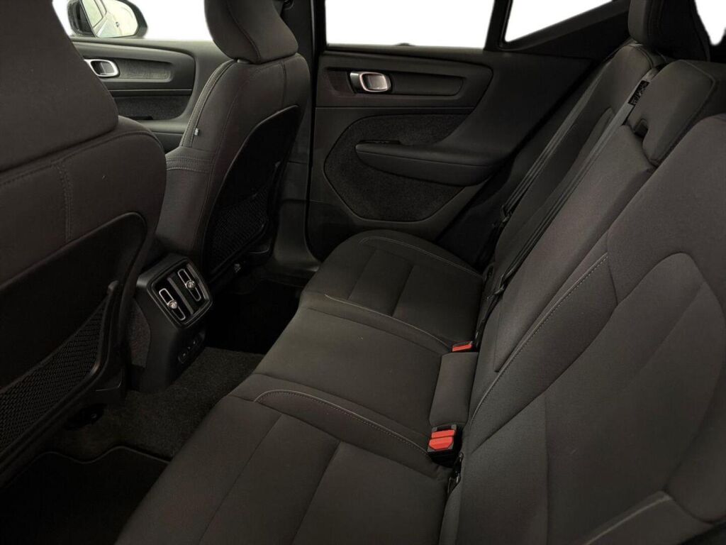 Volvo XC40 2024 Sininen