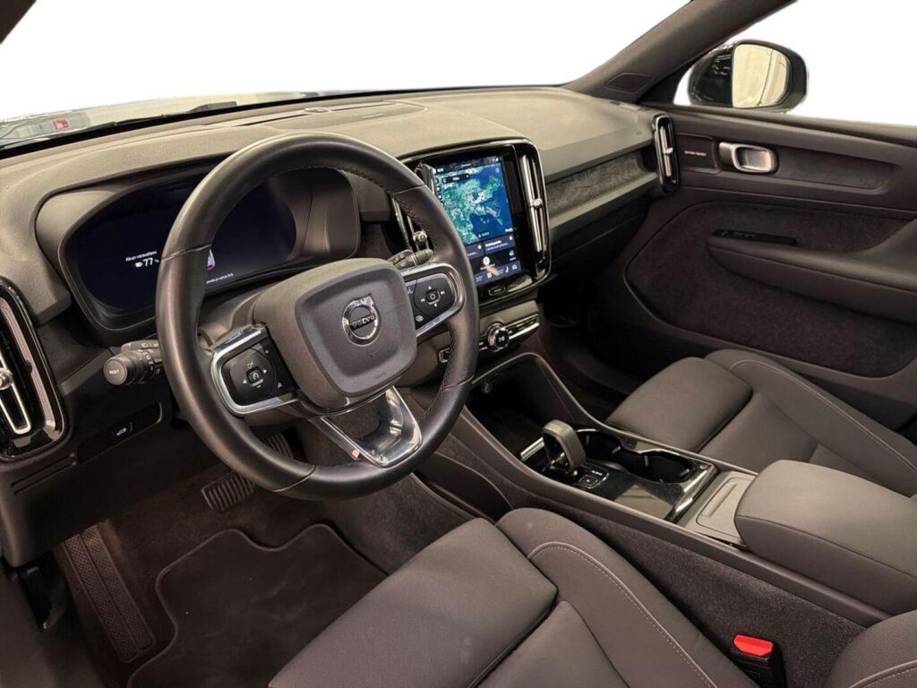 Volvo XC40 2024 Sininen