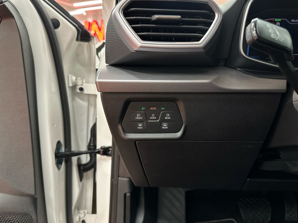 Seat Leon Sportstourer 2021 Valkoinen