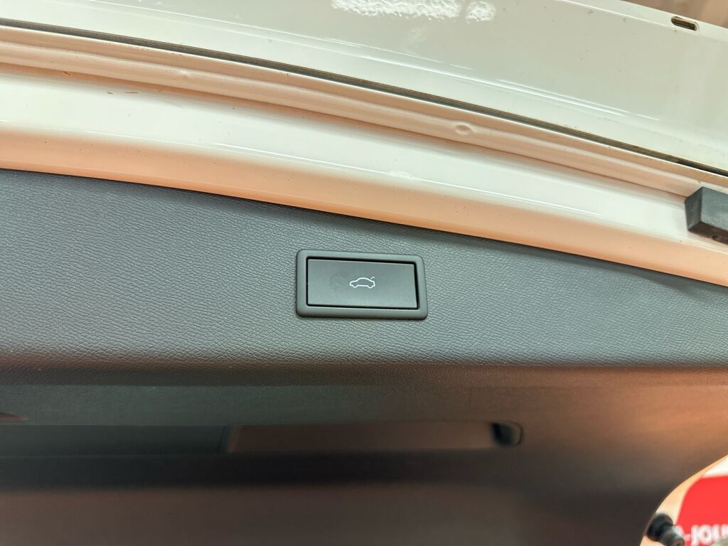 Seat Leon Sportstourer 2021 Valkoinen