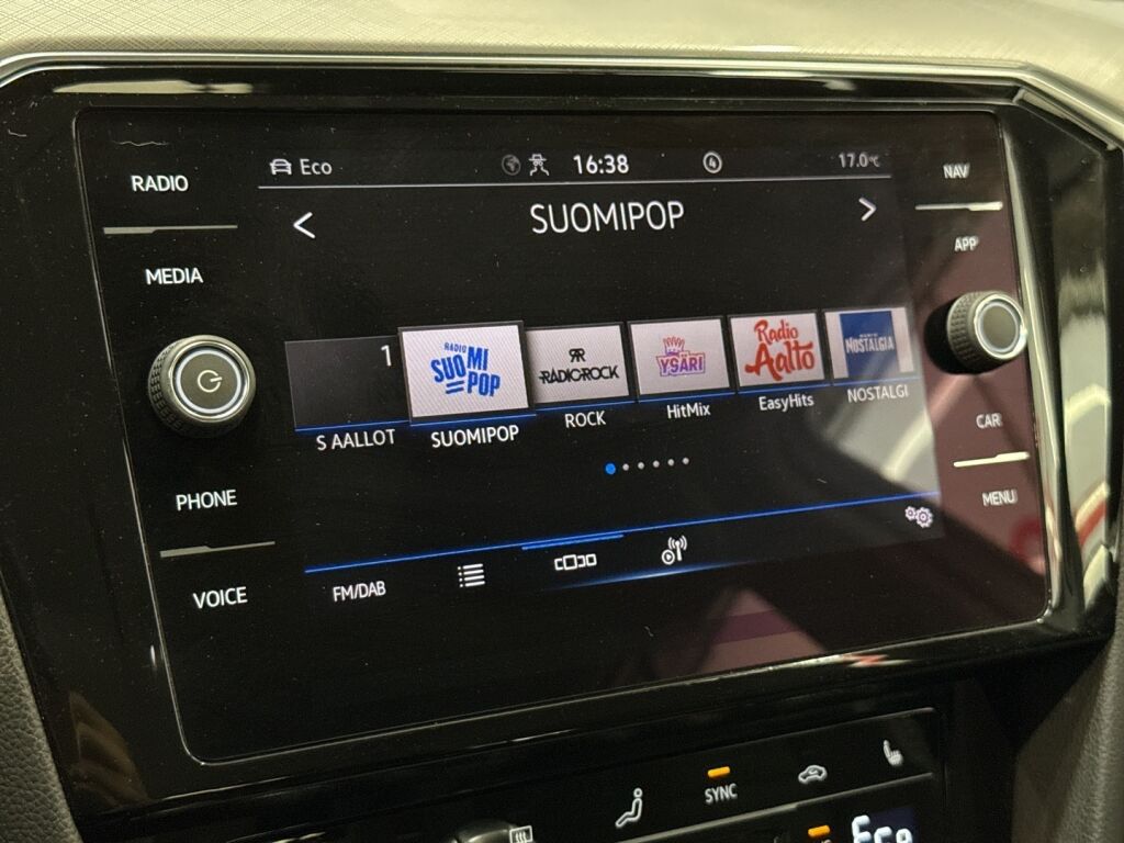 Volkswagen Passat 2021 Valkoinen