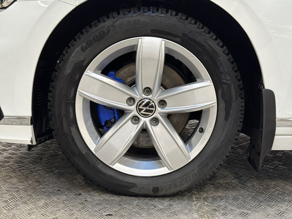 Volkswagen Passat 2021 Valkoinen