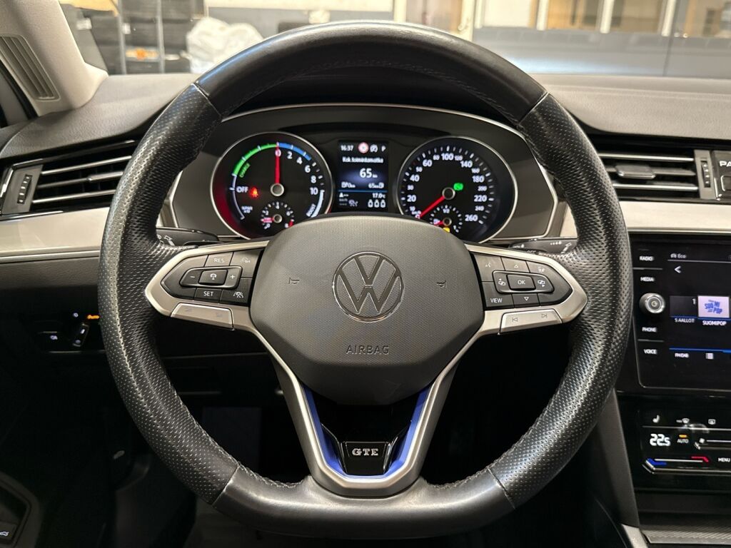 Volkswagen Passat 2021 Valkoinen