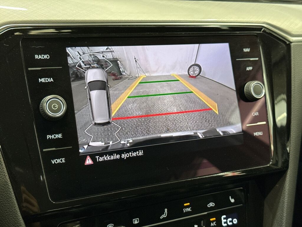 Volkswagen Passat 2021 Valkoinen