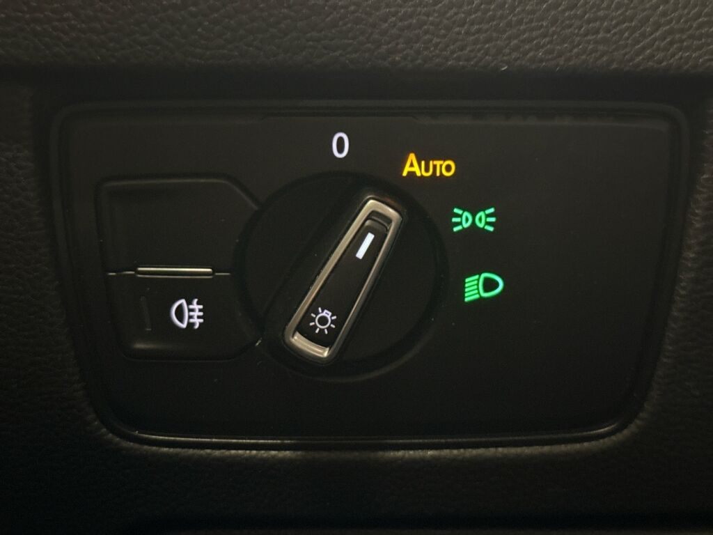 Volkswagen Passat 2021 Valkoinen