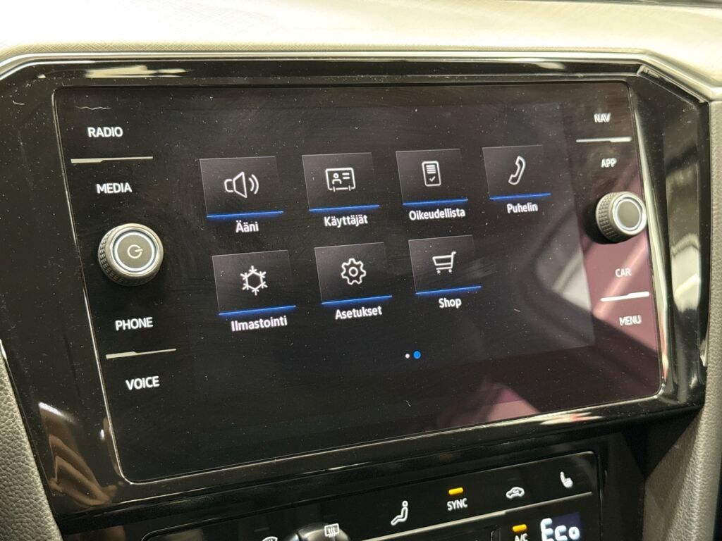 Volkswagen Passat 2021 Valkoinen