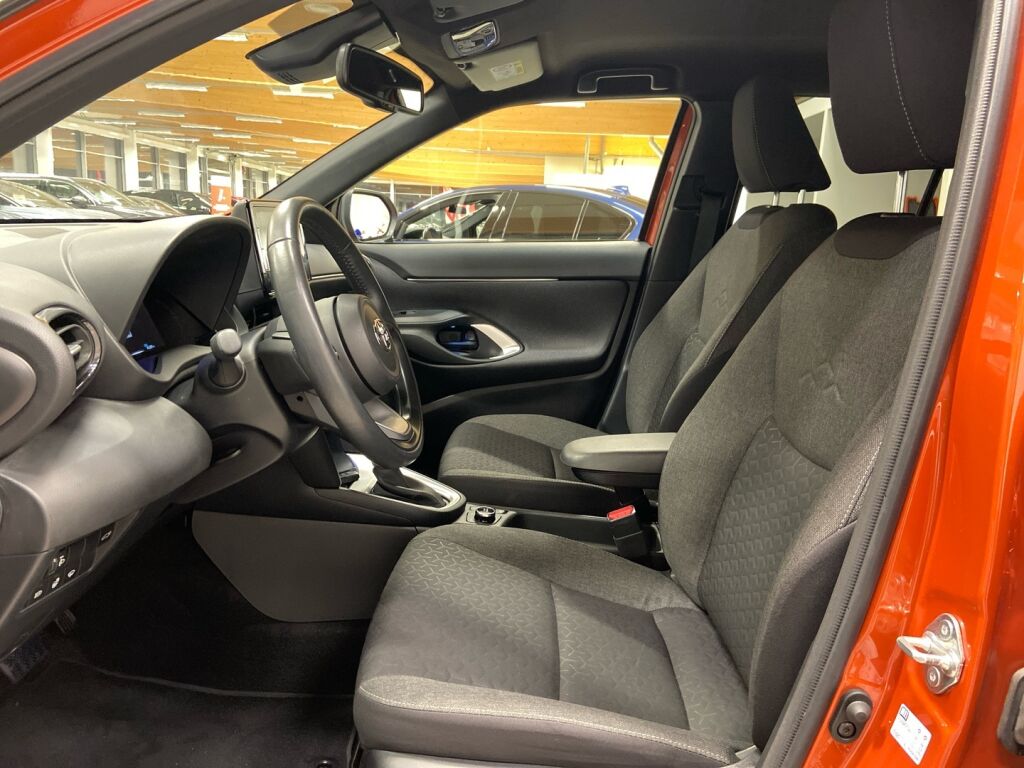 Toyota Yaris Cross 2023 Oranssi