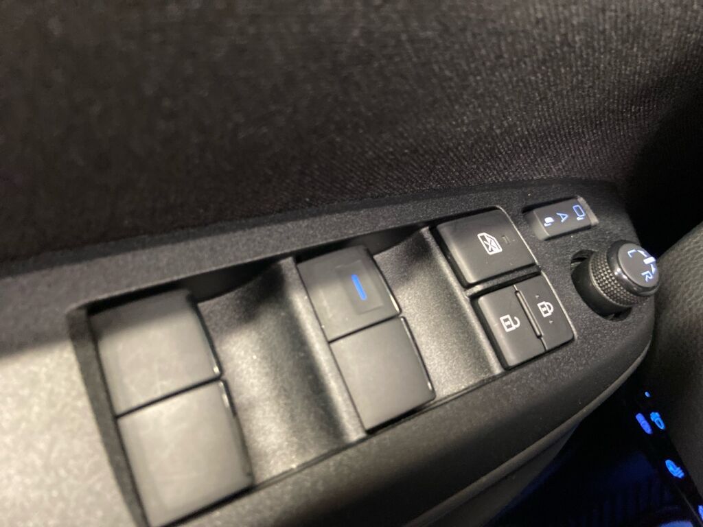 Toyota Yaris Cross 2023 Oranssi