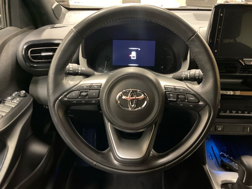 Toyota Yaris Cross 2023 Oranssi